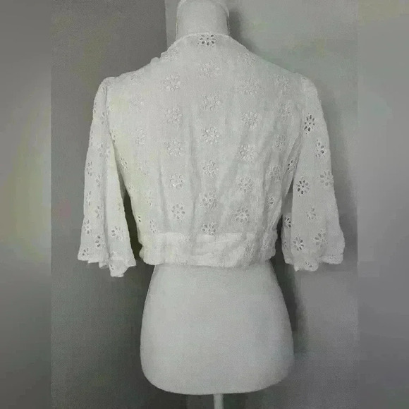 Hollister Tie Front Eyelet Cropped Blouse - Picture 6 of 9